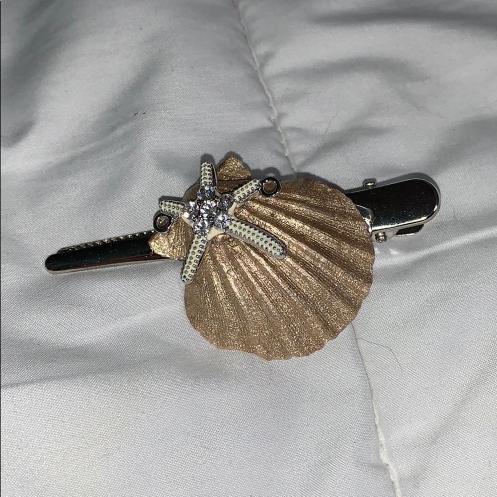 Mermaid style sea shell hair clips
